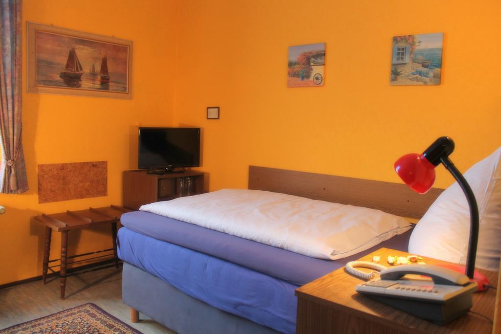 דיסלדורף Hotel Adler מראה חיצוני תמונה