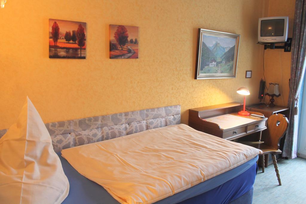 דיסלדורף Hotel Adler מראה חיצוני תמונה