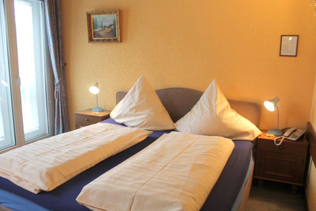 דיסלדורף Hotel Adler מראה חיצוני תמונה
