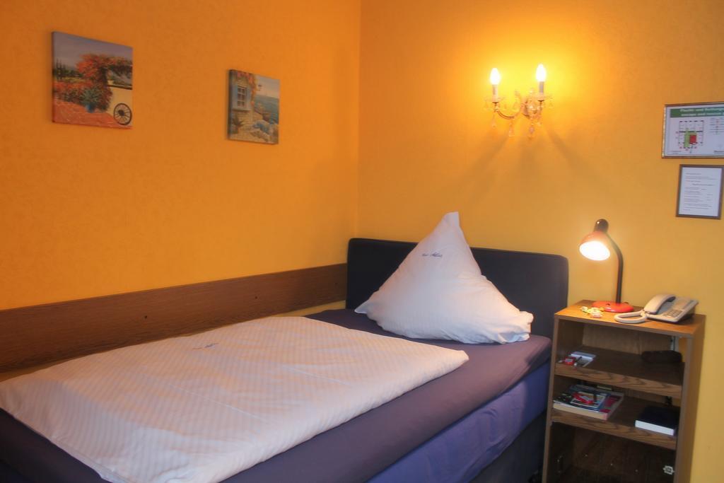 דיסלדורף Hotel Adler מראה חיצוני תמונה