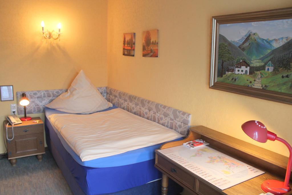 דיסלדורף Hotel Adler מראה חיצוני תמונה