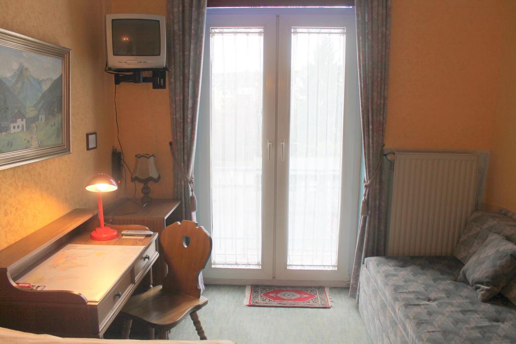 דיסלדורף Hotel Adler מראה חיצוני תמונה