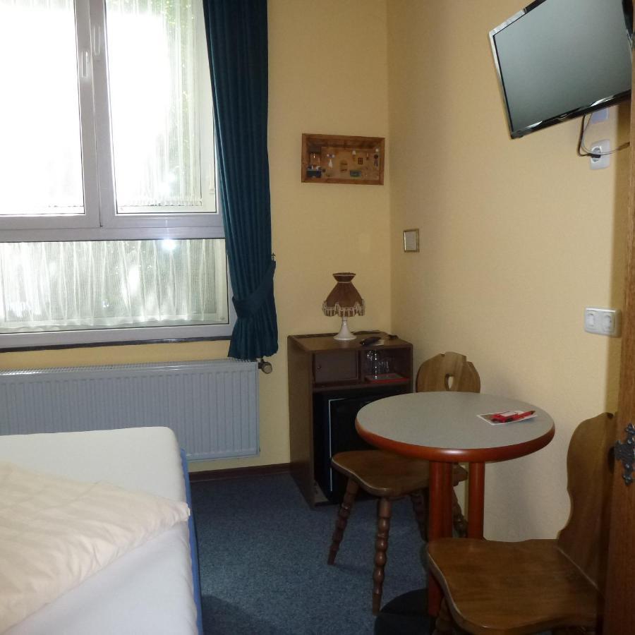 דיסלדורף Hotel Adler מראה חיצוני תמונה