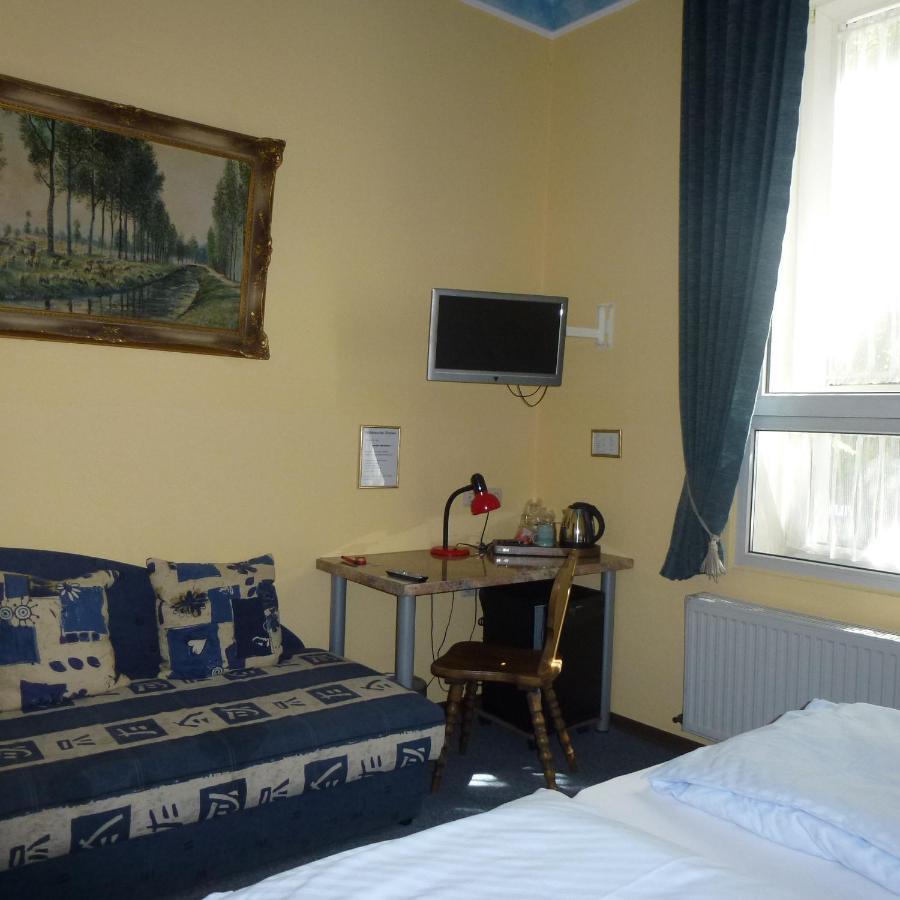 דיסלדורף Hotel Adler מראה חיצוני תמונה